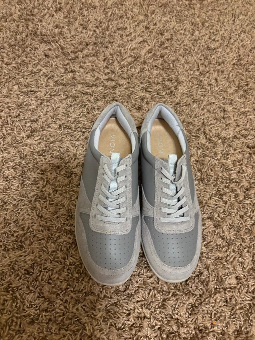 Vionic Karigan Sneakers Womens US Size 5 Light Gray Slip On Comfort Flat Neutral